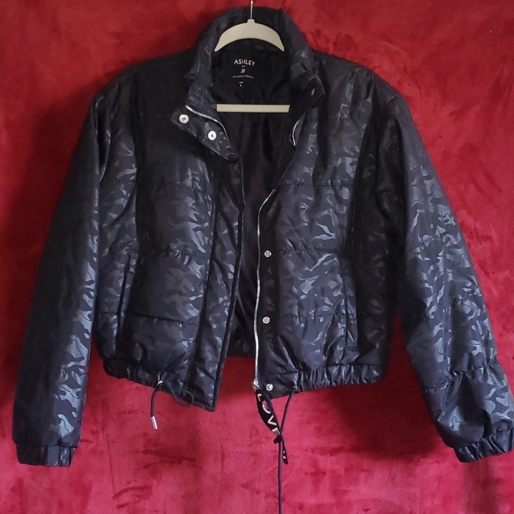 Large Black Camo Windbreaker Puffer Jacket